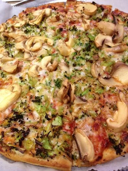 Mushroom and broccoli pizza